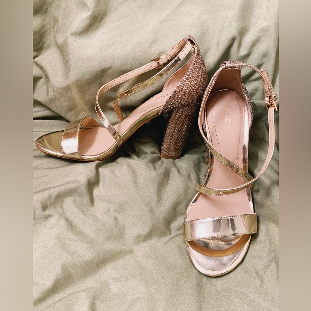 ALDO golden color pumps size 5
